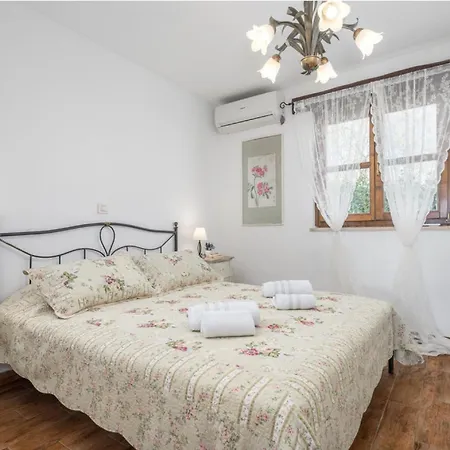 Dea In - Haus Fuer 6 Personen Vosteni